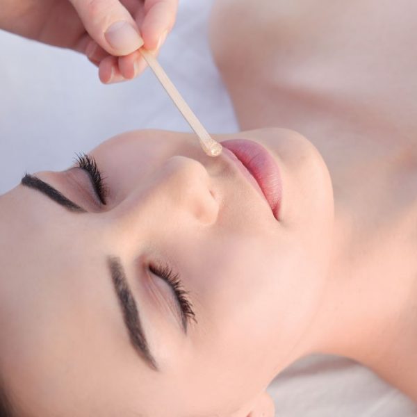 sugaring-damenbart